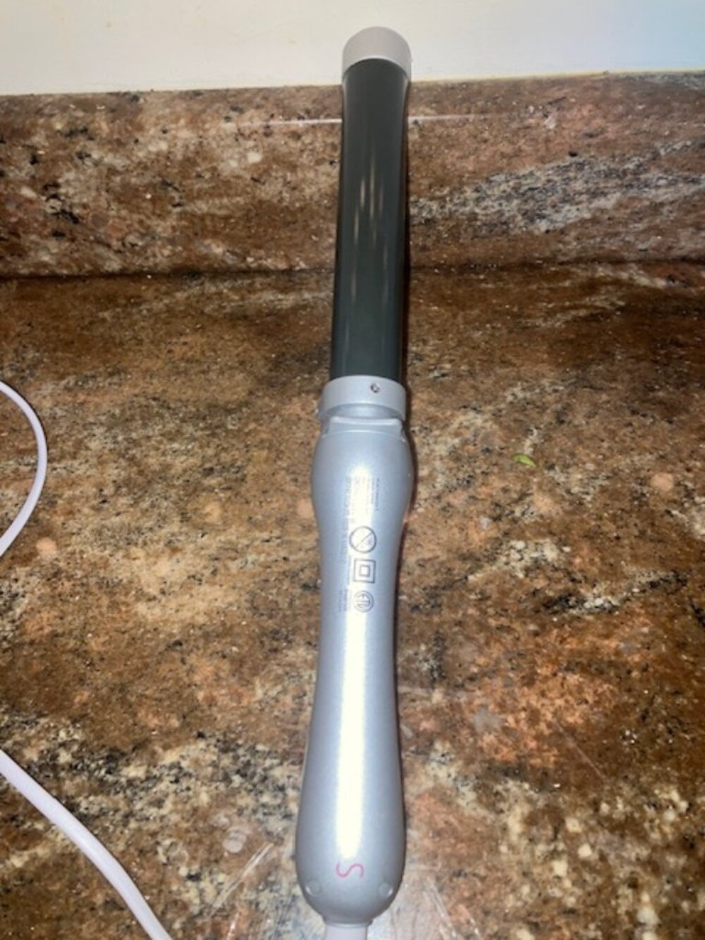 BEACHWAVER® PRO 1.25 DUAL VOLTAGE ROTATING CURLING IRON USED TWICE!! - Picture 9 of 11